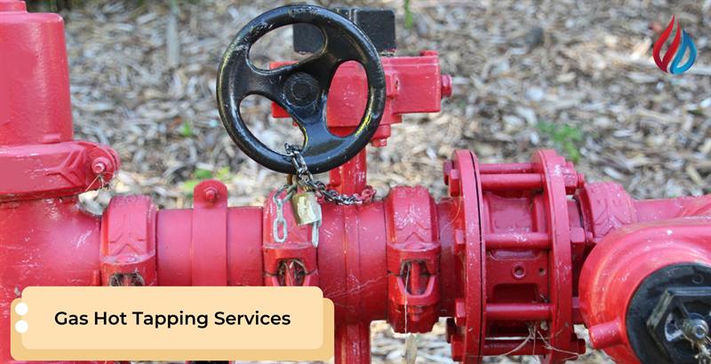 Gas hot tapping equipment connected to a live pipeline